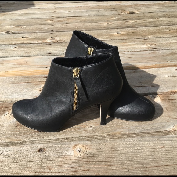 Madden Girl, Practically New Black Booties - Picture 1 of 5